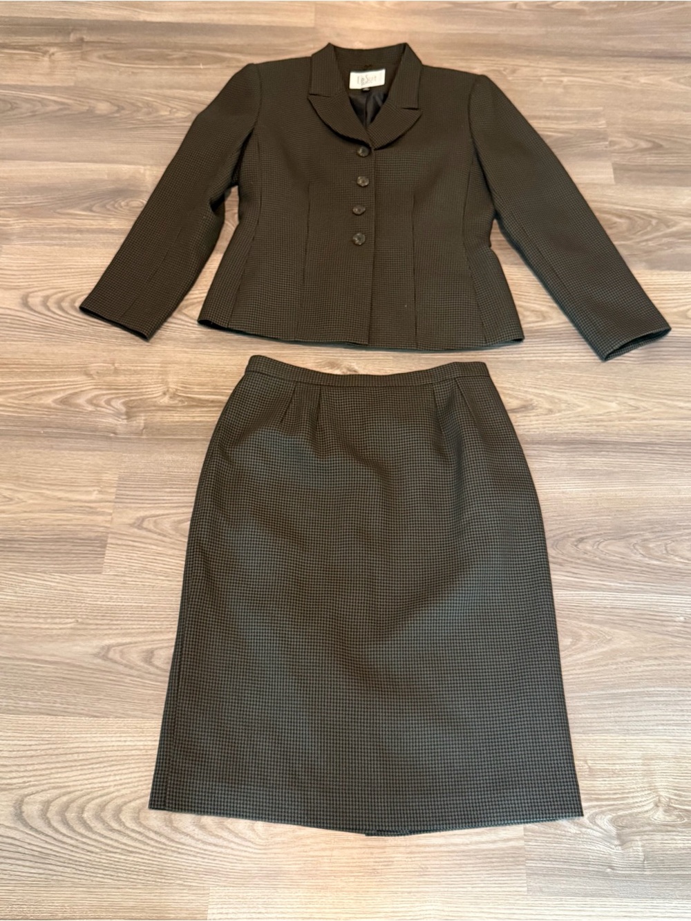 Le Suit Houndstooth Skirt Suit 2pc Women’s size 6P 6 Petite Business Career